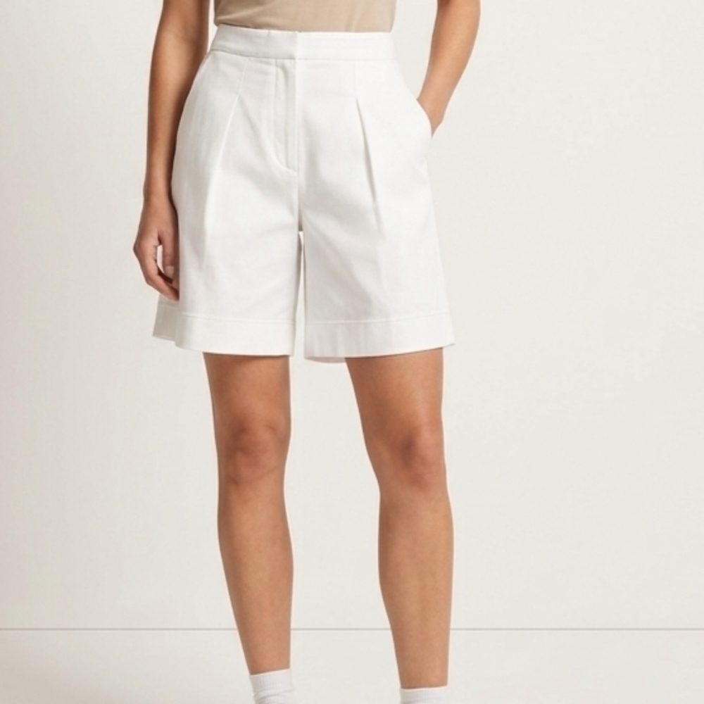 Lululemon - White High-Rise Pleated Shorts